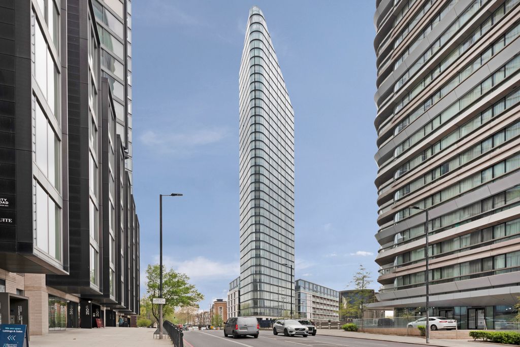 Property photo 1 of 18 Chronicle Tower, 58-1