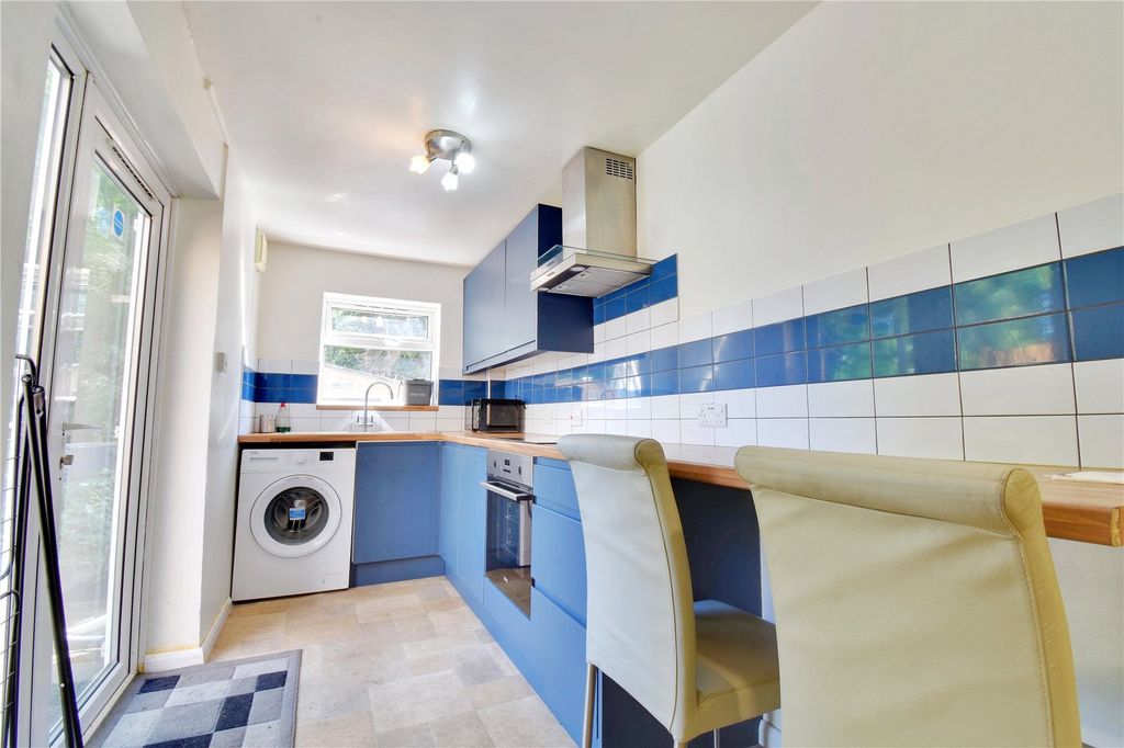 Property photo 1 of 12 Picture No. 17