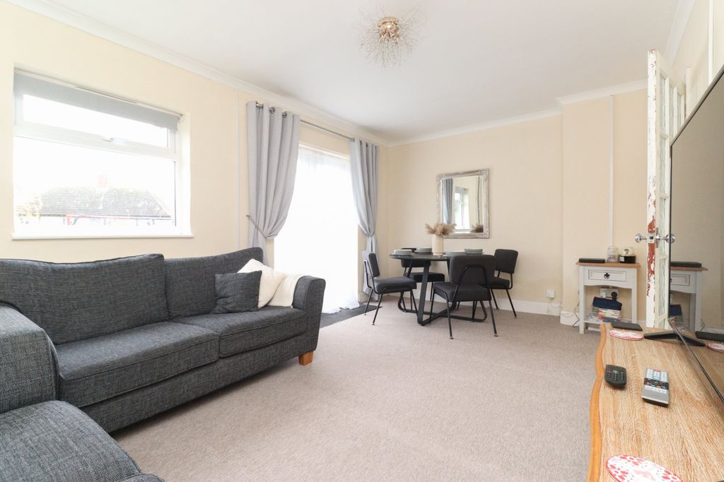 Property photo 3 of 11 Picture 3