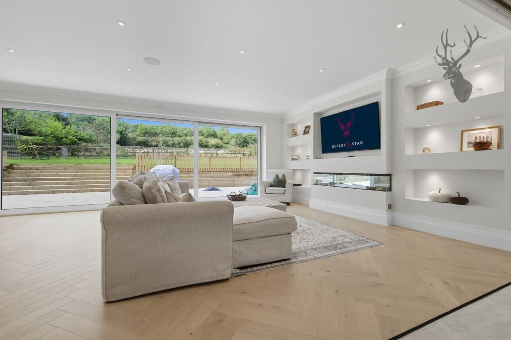 Property photo 3 of 49