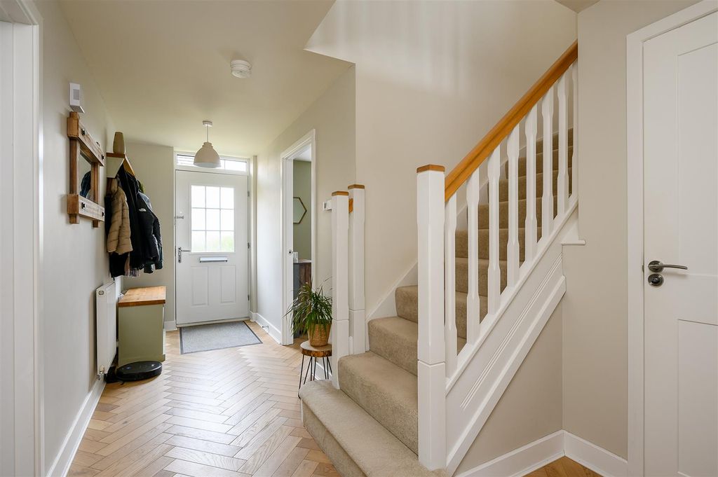 Property photo 2 of 27 Hallway