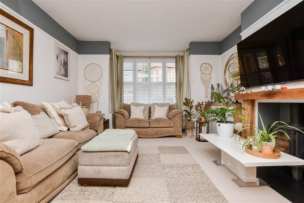 Property photo 3 of 18 Lounge