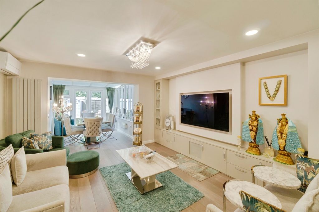 Property photo 1 of 18