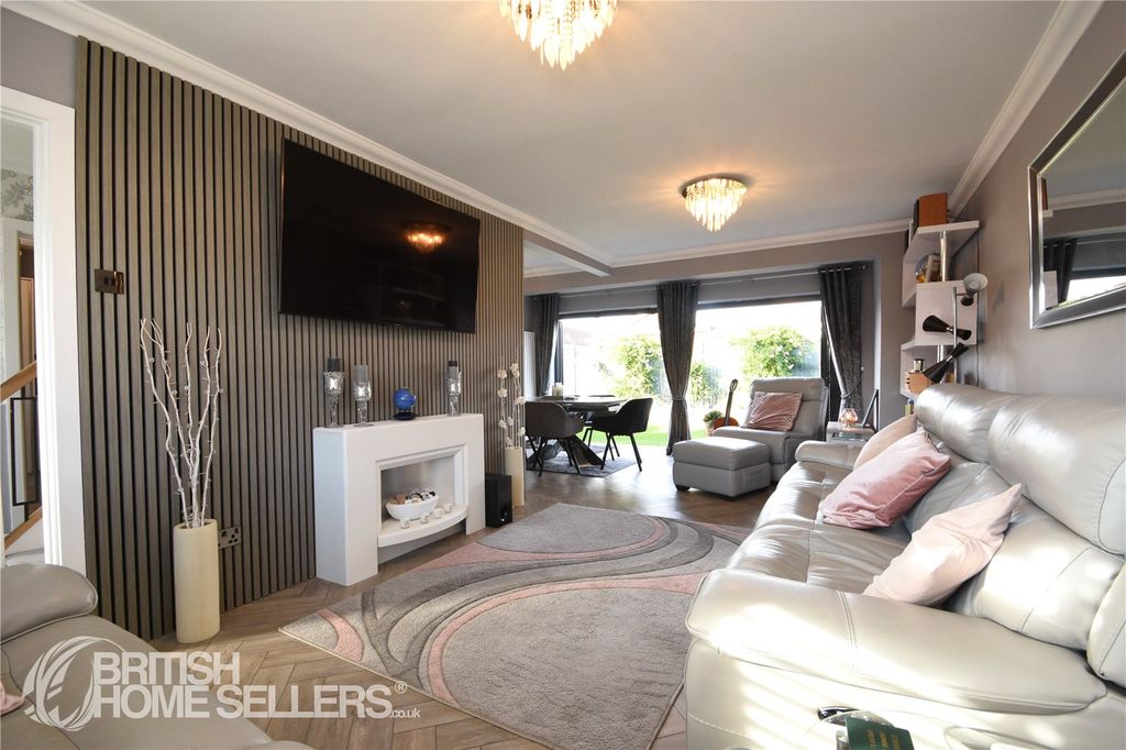 Property photo 2 of 19 7