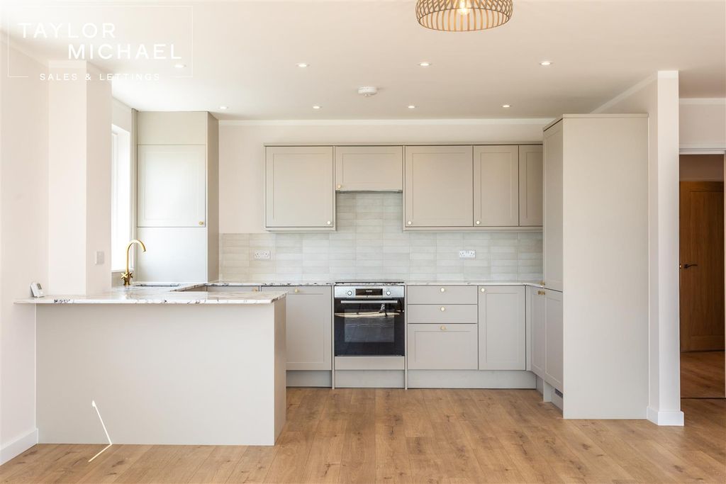 Additional image 5 of 2 bed flat to rentThe Esplanade, Selden, Worthing BN11