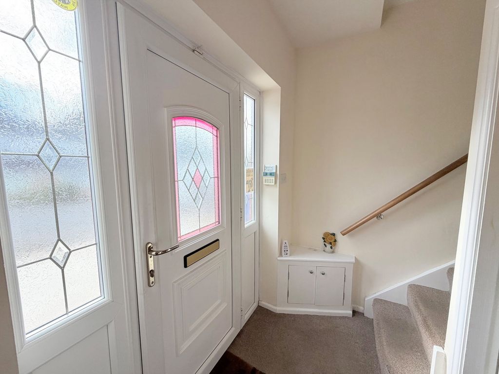 Property photo 2 of 31