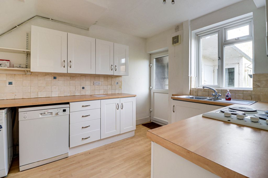 Property photo 3 of 16 Kitchen