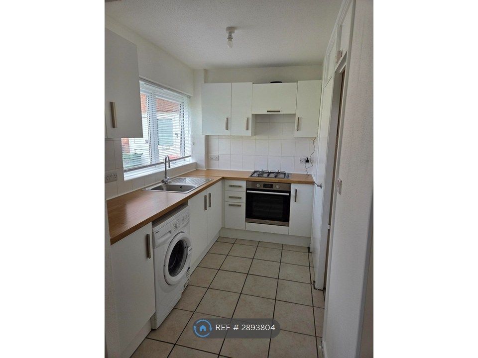 Property photo 3 of 8 Kitchen
