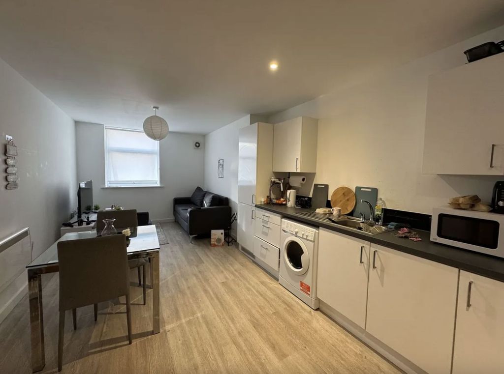 Property photo 2 of 8