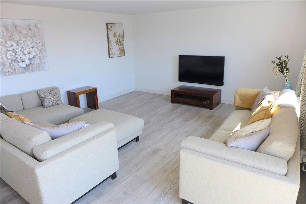 Property photo 3 of 31 Sun Terrace