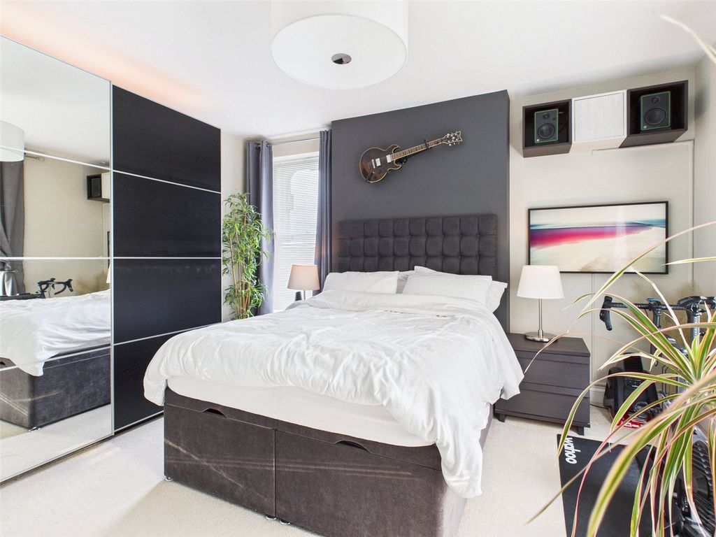 Property photo 3 of 24 Picture No. 01