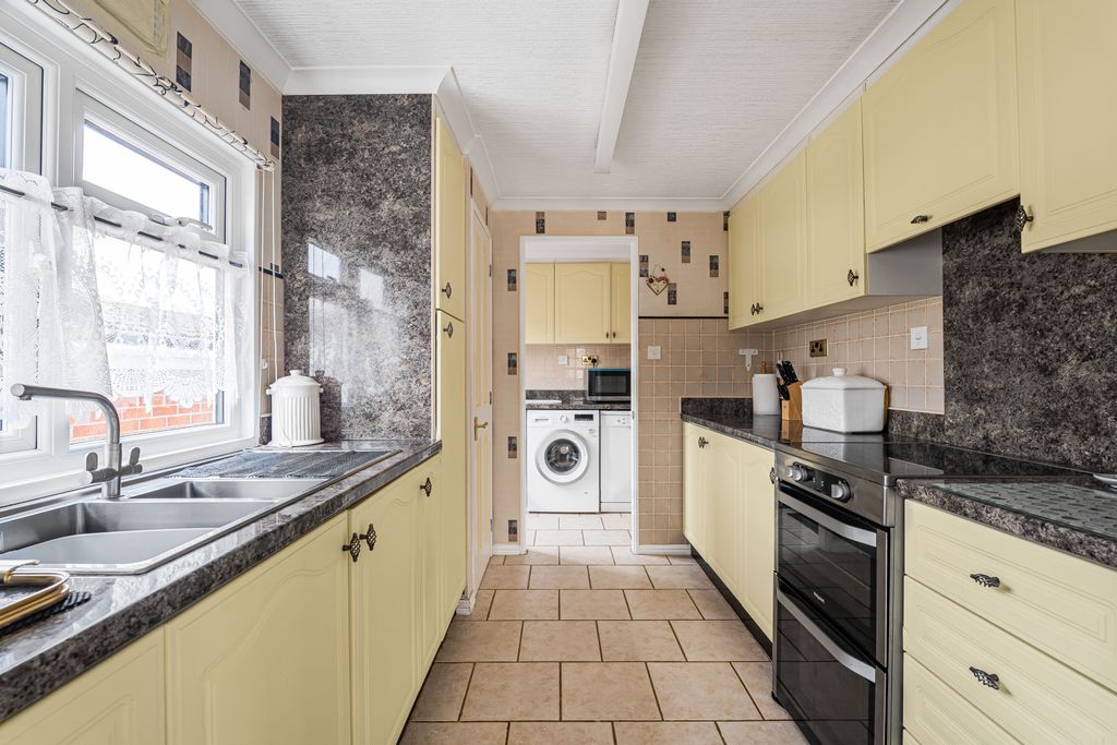 Property photo 3 of 21 Kitchen