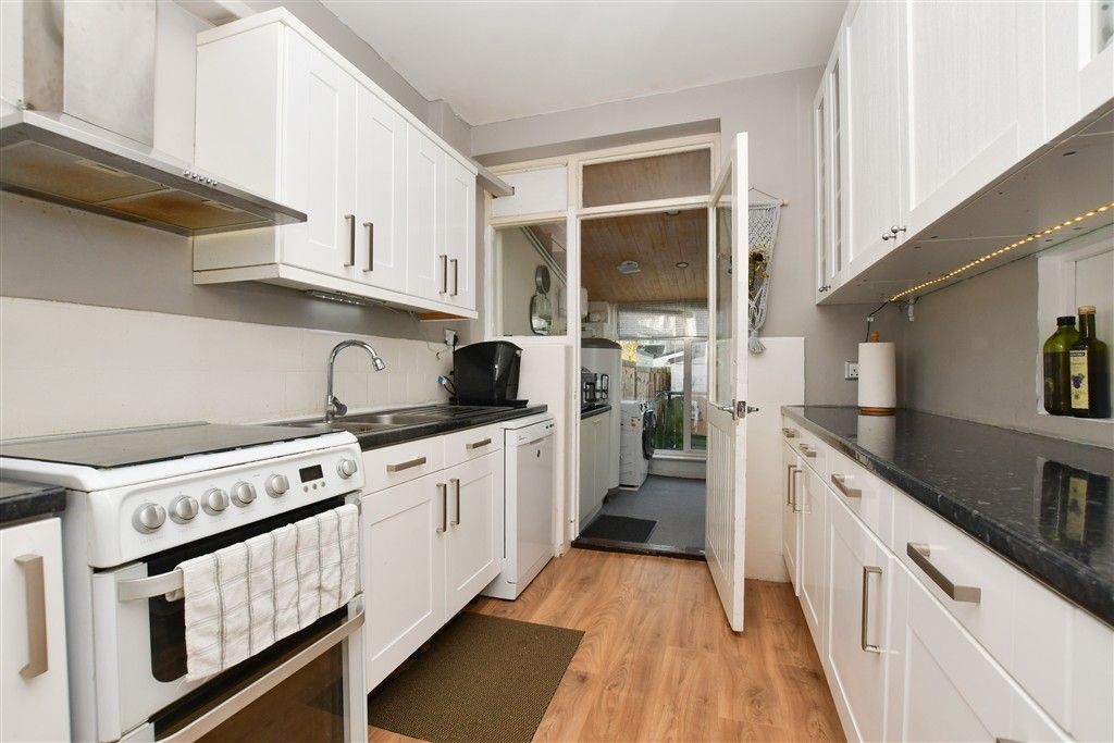 Property photo 3 of 17 Kitchen