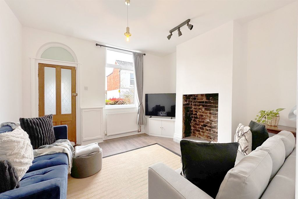 Property photo 2 of 25 Lounge