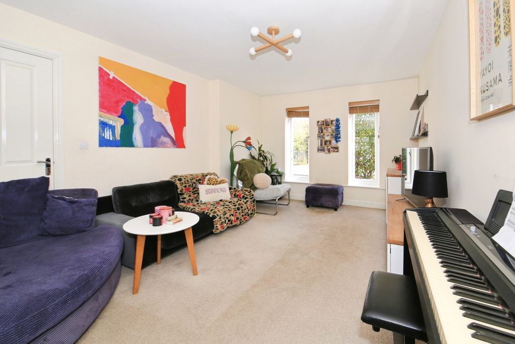 Property photo 2 of 19 Pbox-Img.Jpg