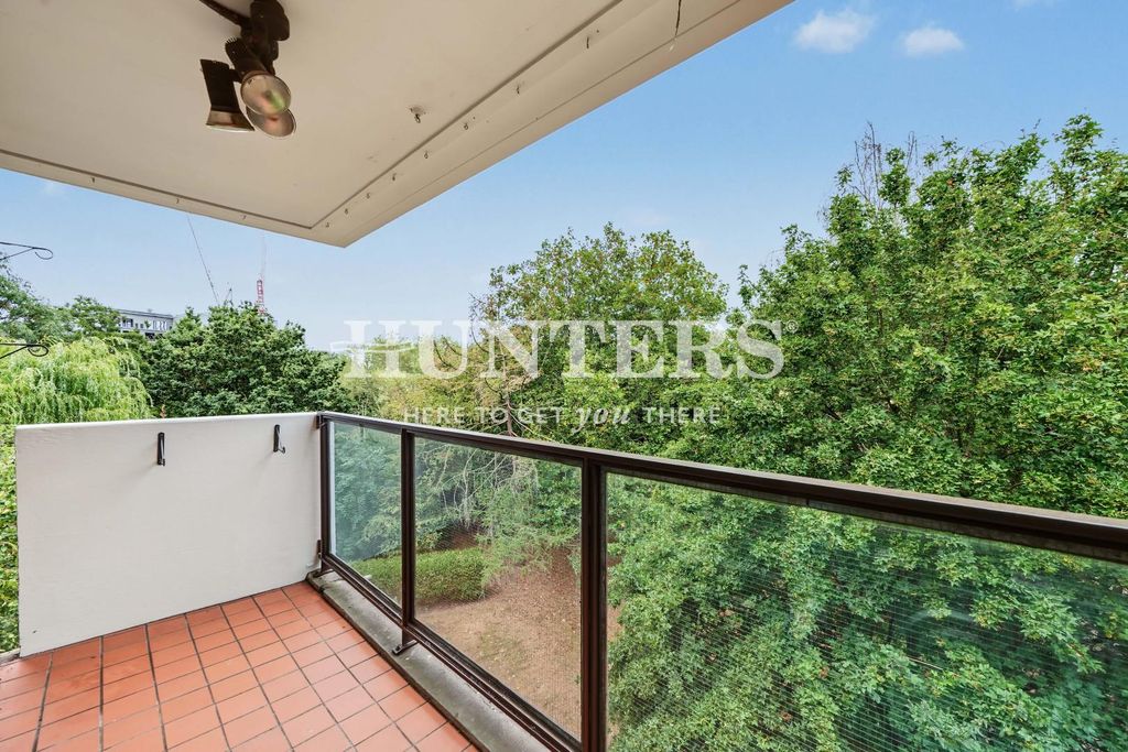 Property photo 3 of 7 Balcony