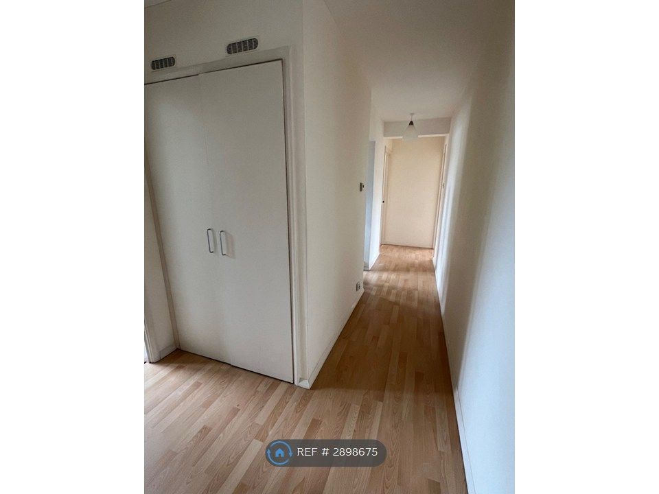 Property photo 2 of 19 Hallway