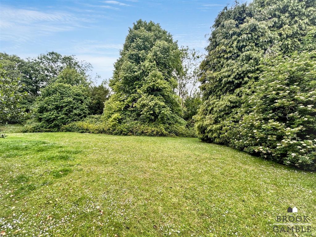 Property photo 3 of 6 01323 438506