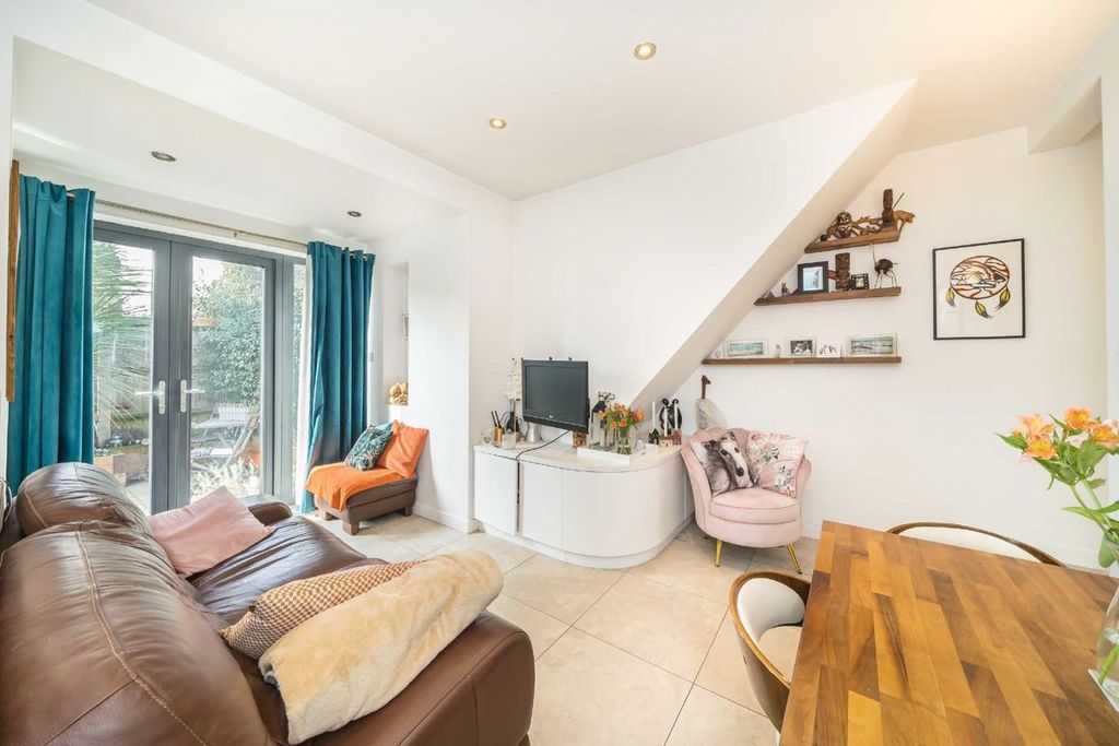 Property photo 2 of 5