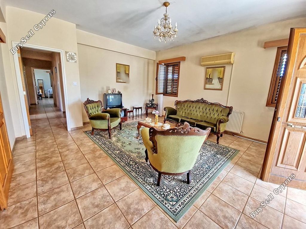 Property photo 3 of 28