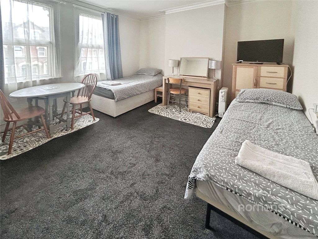 Property photo 3 of 8 Picture No. 01