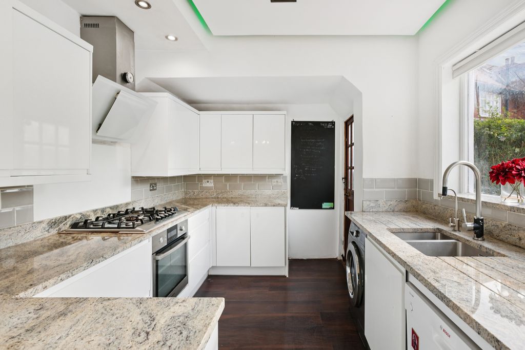 Property photo 2 of 15 Kitchen