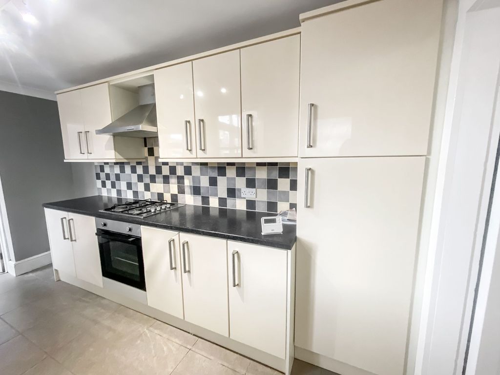 Property photo 3 of 22 Kitchen