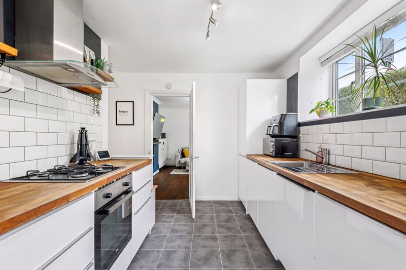 Property photo 2 of 25 Kitchen