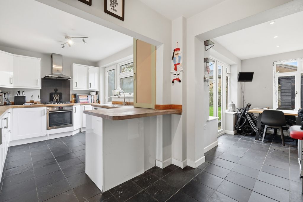 Property photo 3 of 25 Gallery