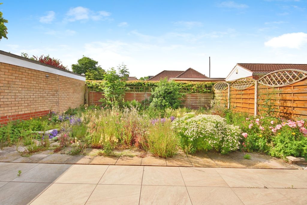 Property photo 2 of 15 4303905