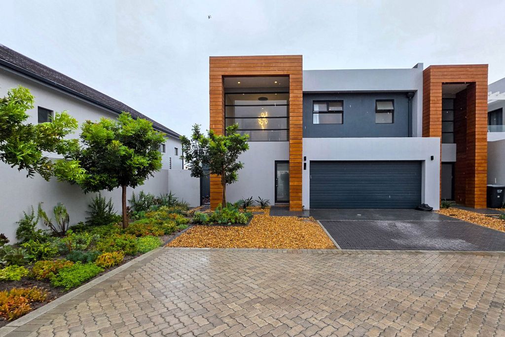 Property photo 1 of 41 1TV1737752