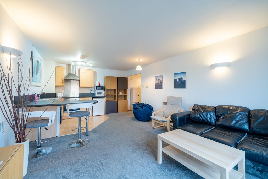 Property photo 1 of 15 25501-17 61 Park West_6