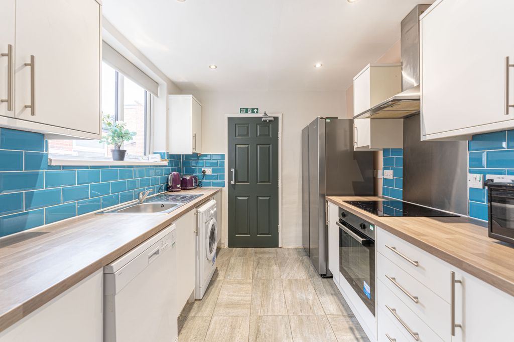 Property photo 2 of 17 Photo 1