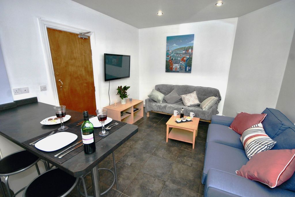 Property photo 3 of 11