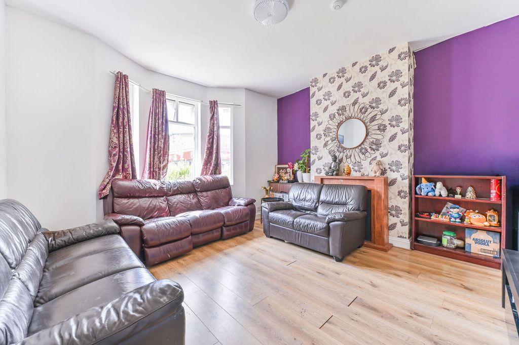Property photo 2 of 17