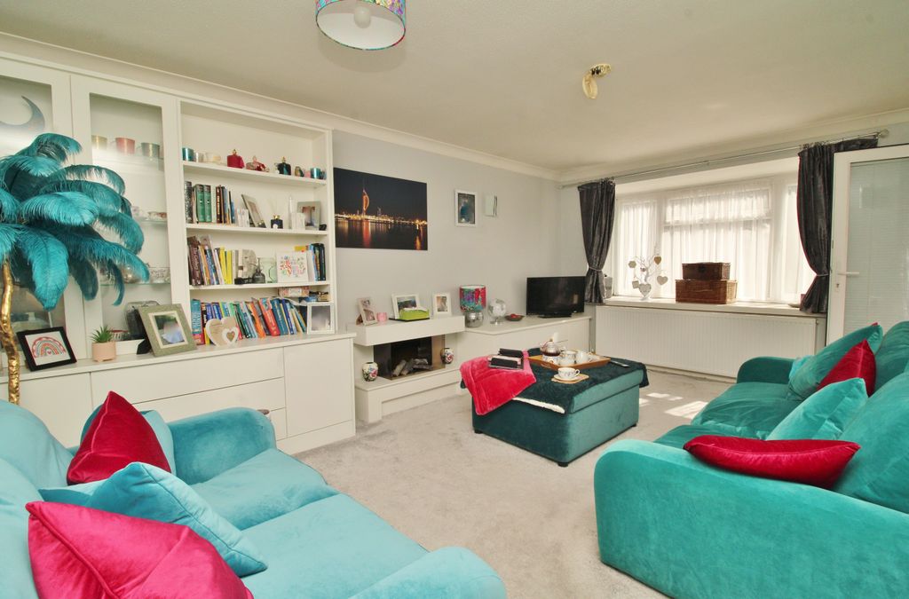 Property photo 2 of 14