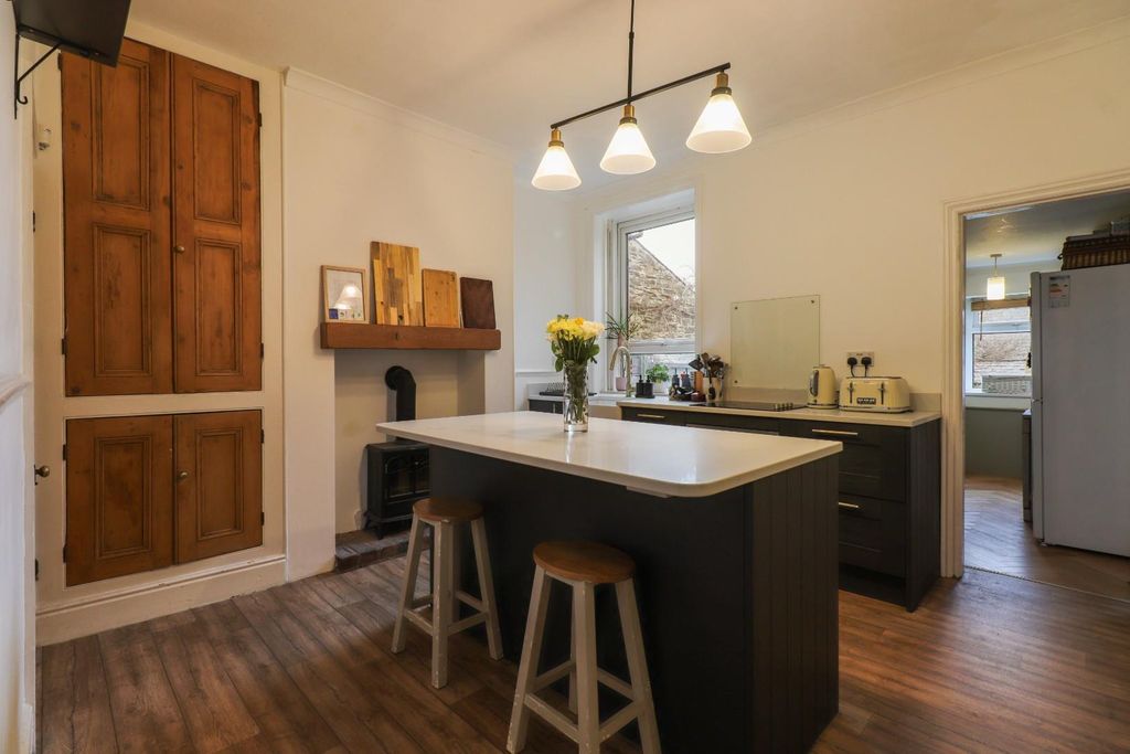 Property photo 2 of 31 Dining Kitchen