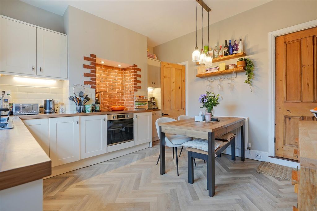 Property photo 2 of 11 Kitchen.Jpg