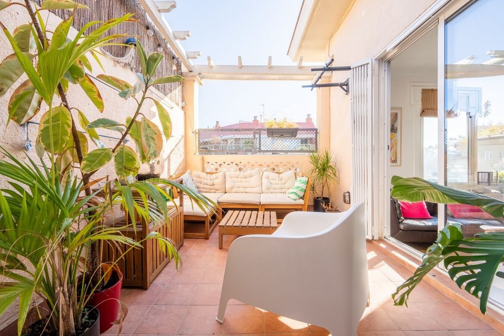 Property photo 1 of 40 Sensational And Bright Penthouse With A Terrace Between Eixample And Gracia