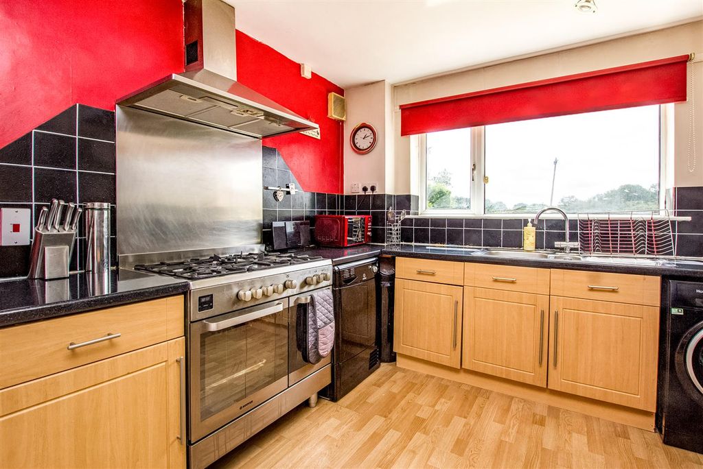 Property photo 3 of 15 Kitchen/Dining Room