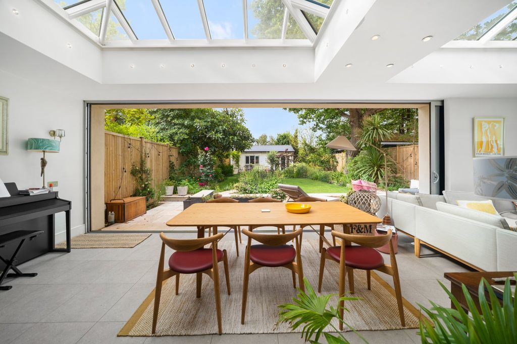 Property photo 3 of 20 Open Plan Kitchen