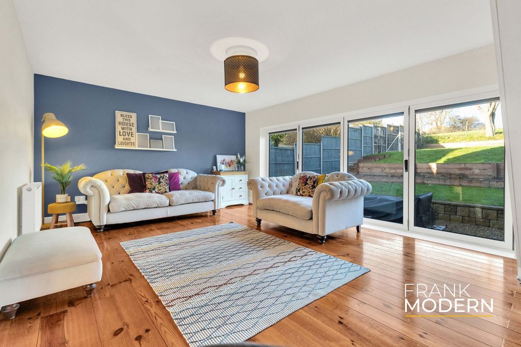 Property photo 2 of 44 Living Room