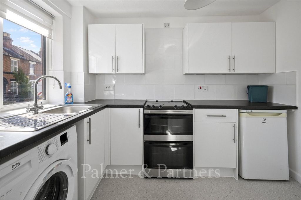 Property photo 3 of 6 Kitchen