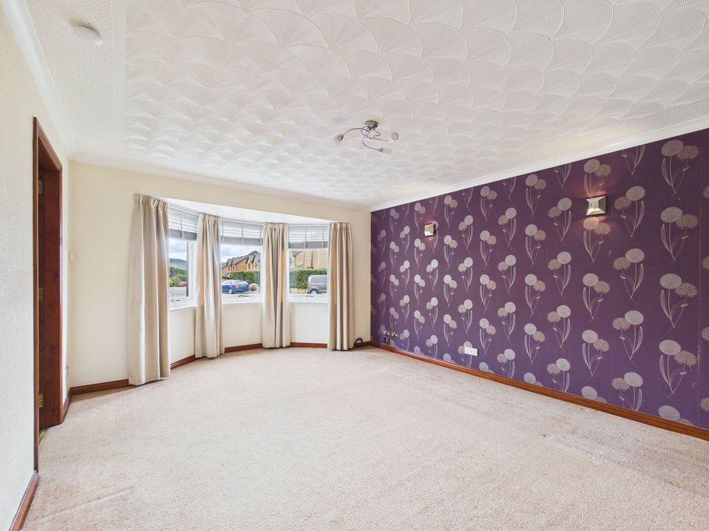 Property photo 2 of 17 Lounge