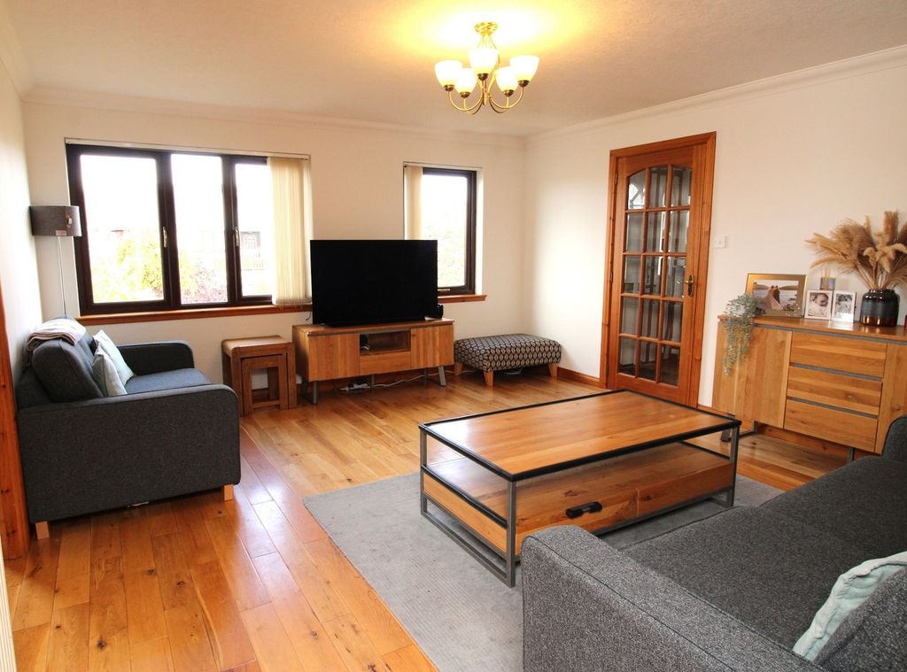 Property photo 2 of 13 Lounge