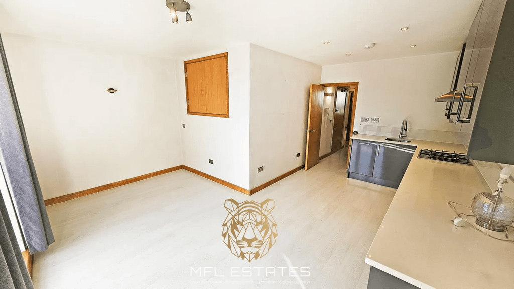 Property photo 2 of 9 Gallery