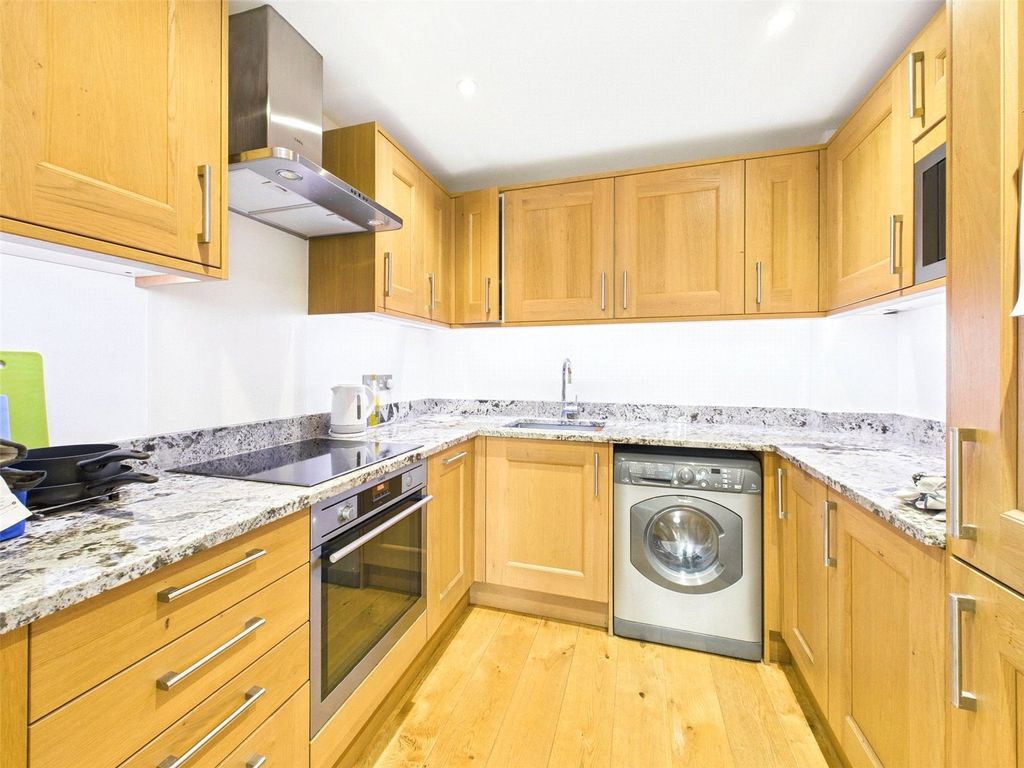 Property photo 3 of 7 Picture No. 11