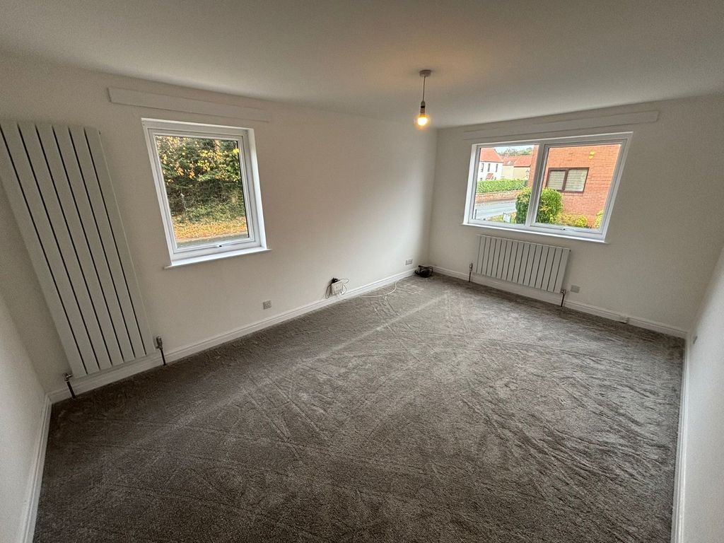 Property photo 2 of 12 Lounge