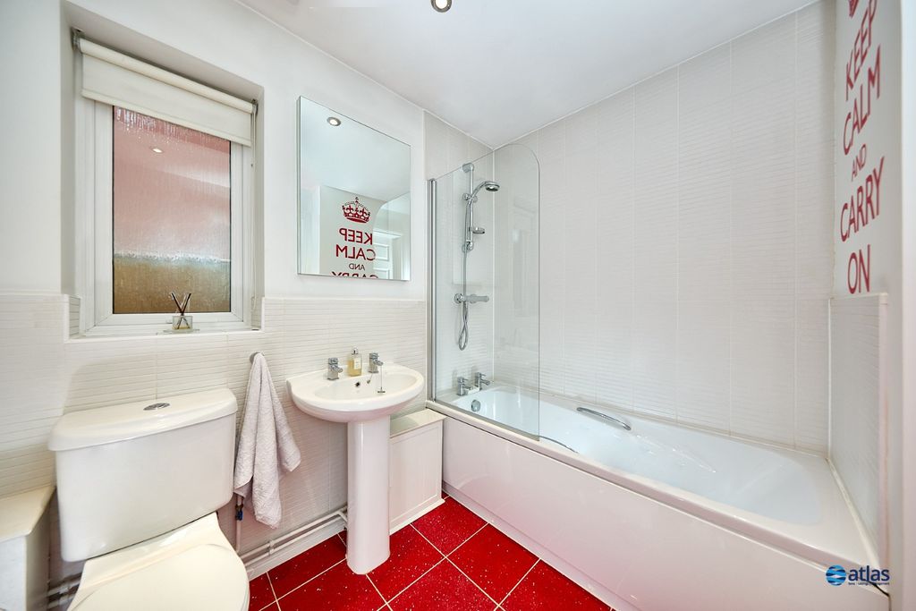 Property photo 3 of 13 Bathroom