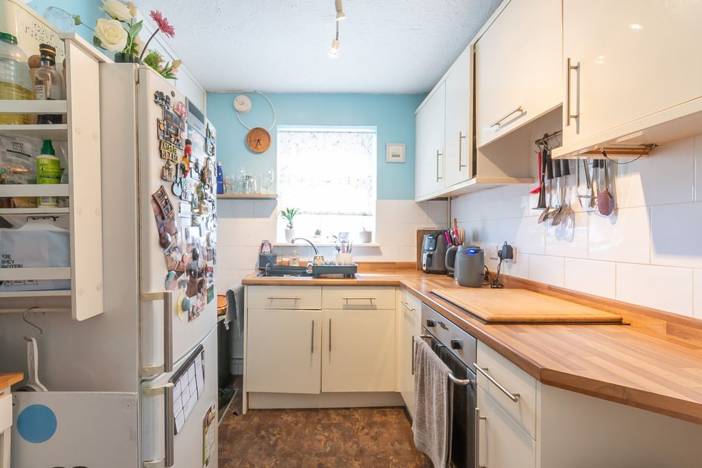 Property photo 3 of 12 Kitchen